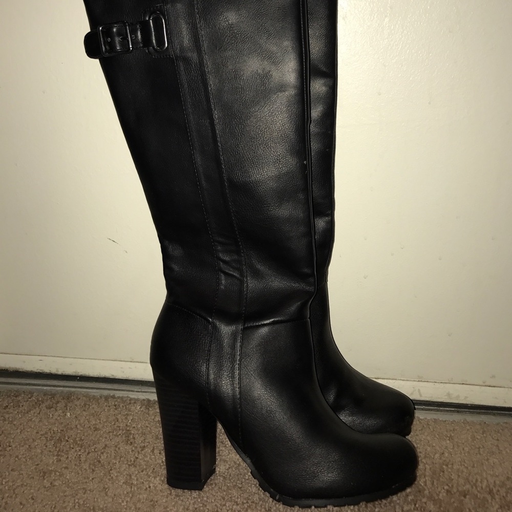 Black heeled boots