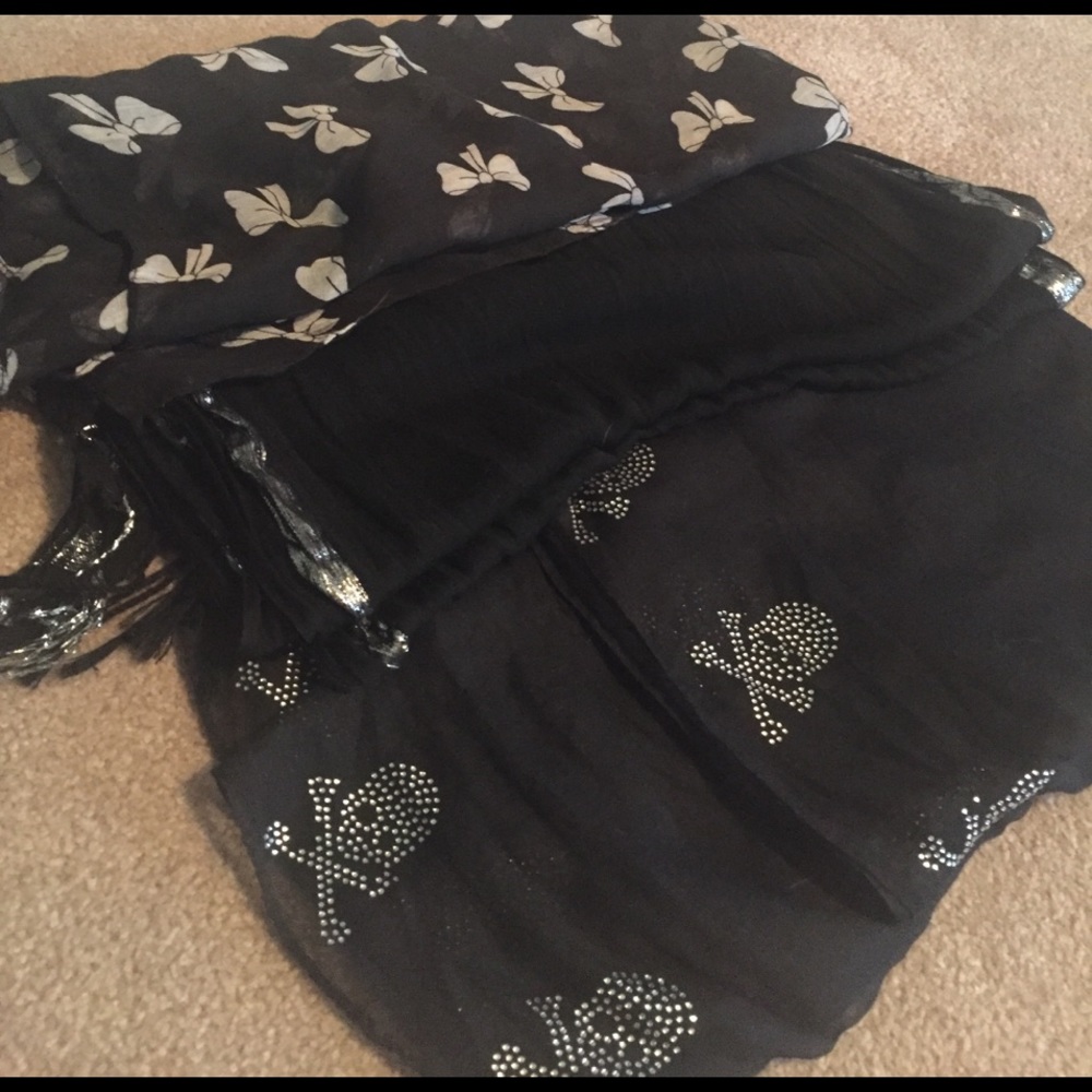 Bundle of scarves