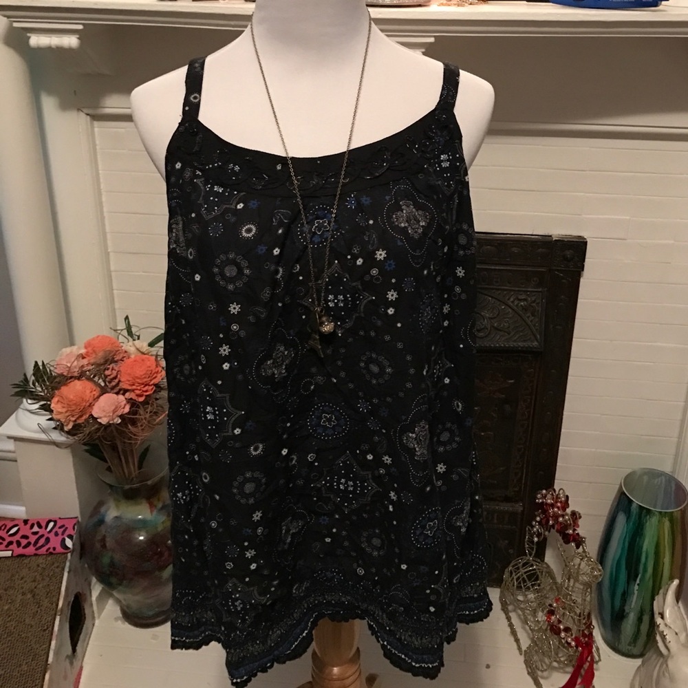 Maurices black top with blue white design size 2