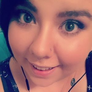 Meet your Posher, Leah