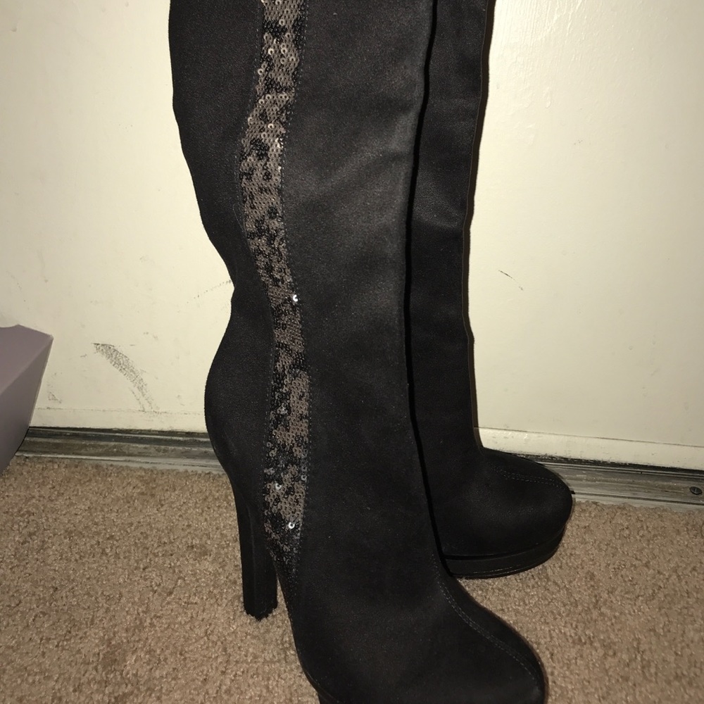 Jennifer Lopez black knee high boots