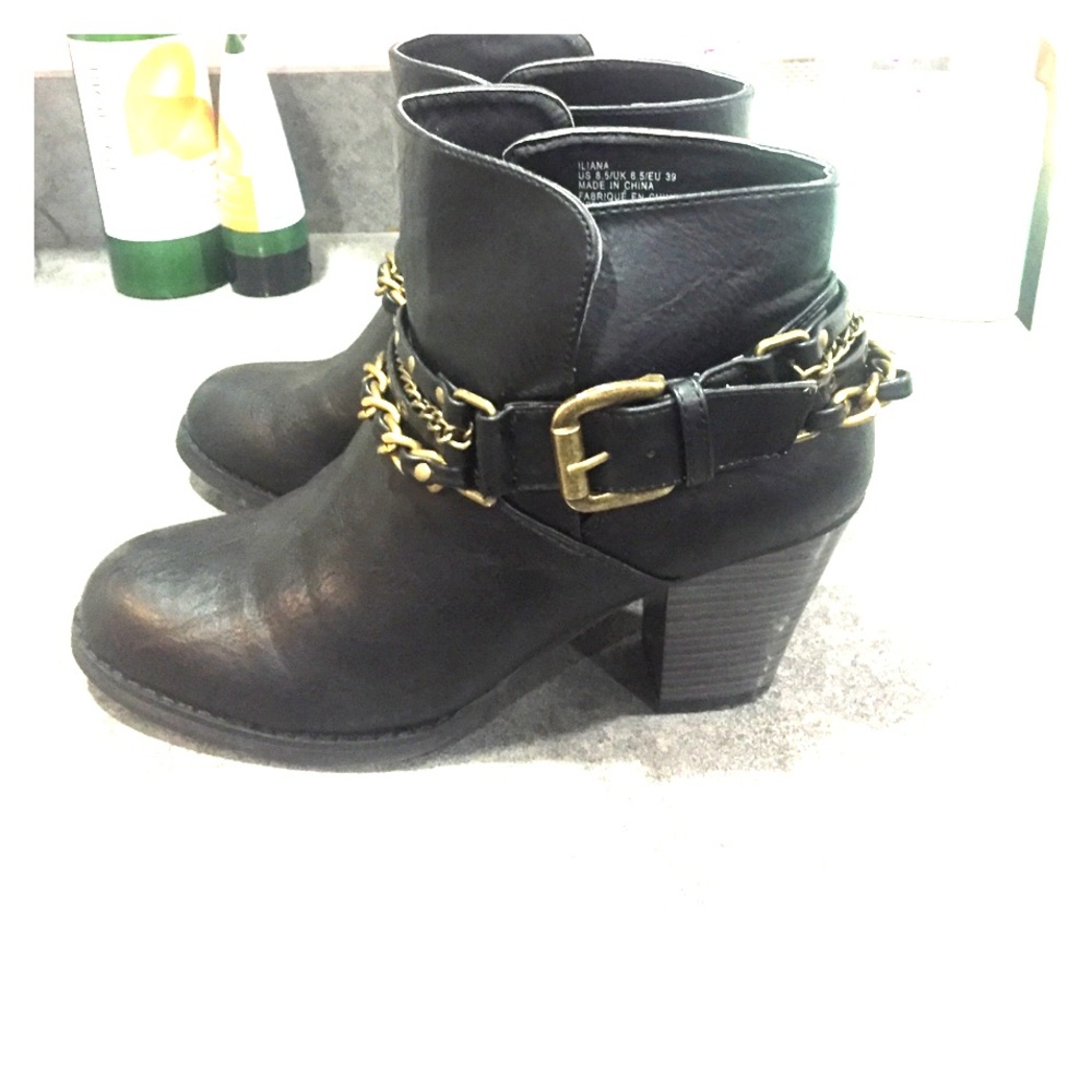 NIB JustFab Iliana Booties 🌺