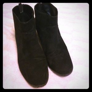 Black booties • Nine West