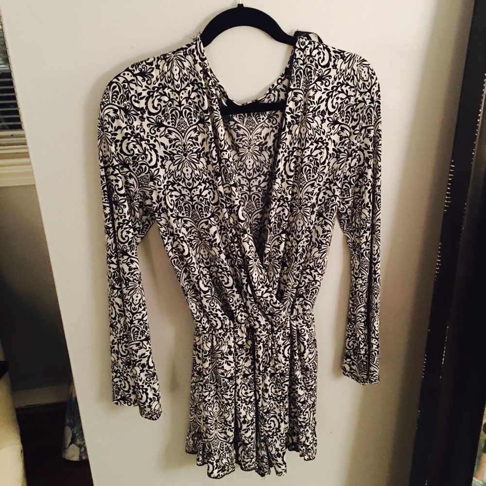 Amazing floral print romper 🌻