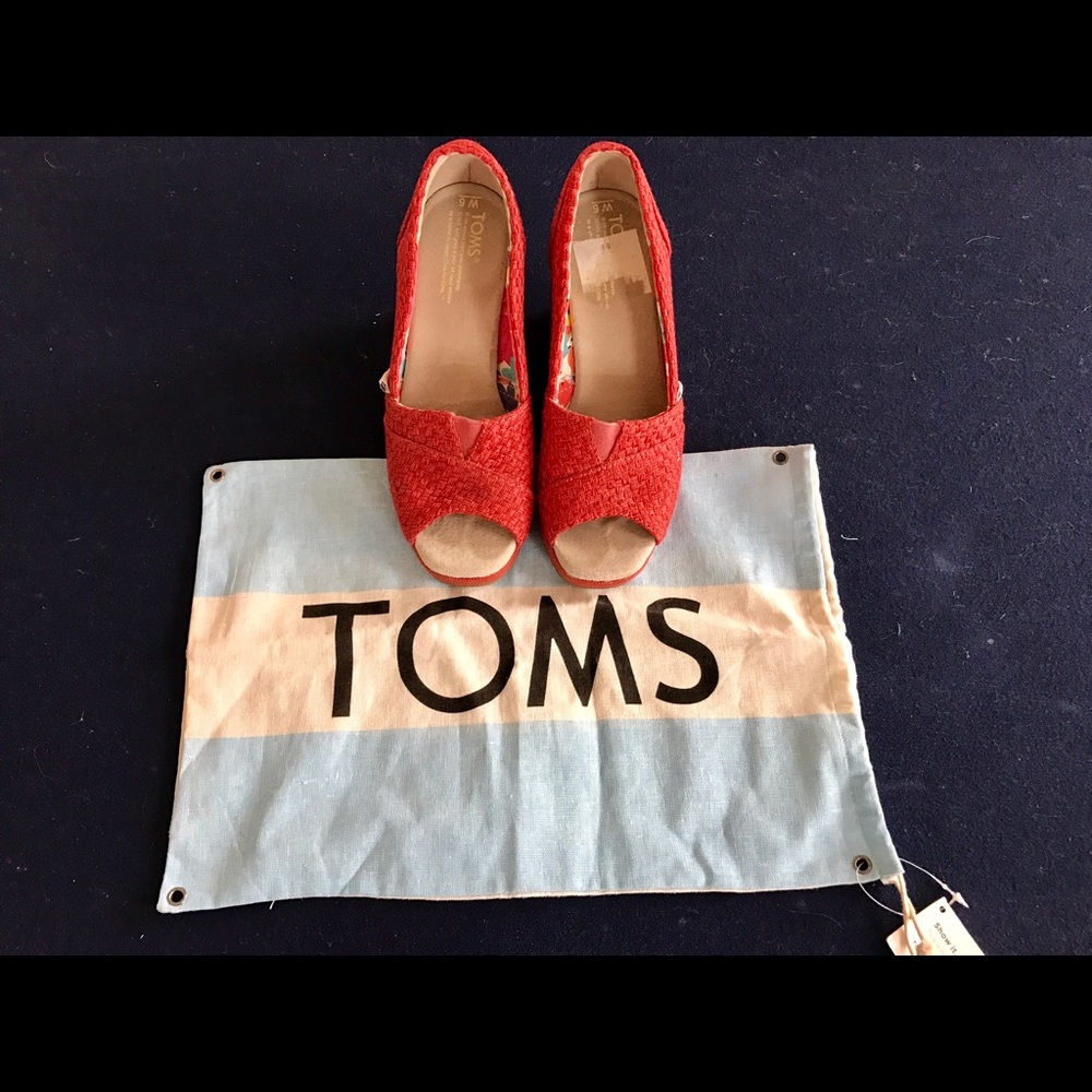 Tom's red summer wedges