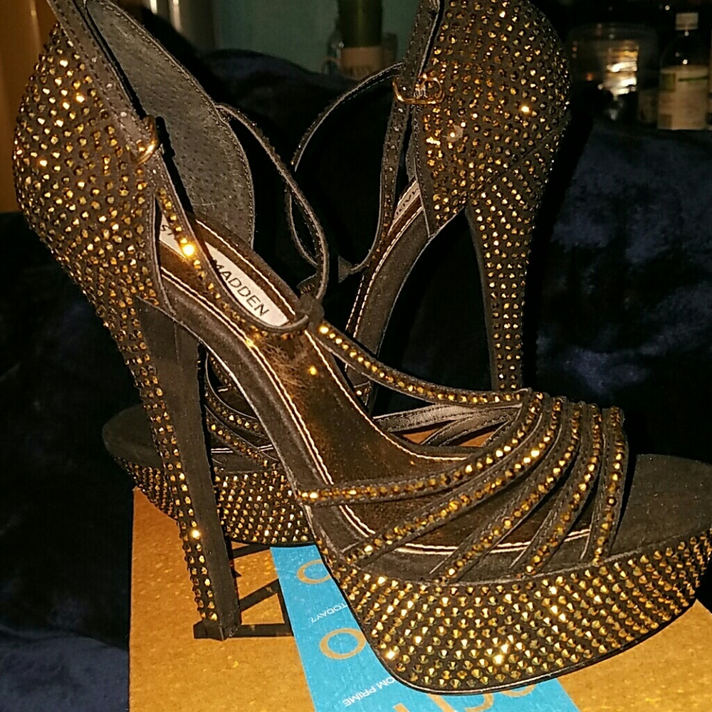 HEELS - Picture 3 of 3
