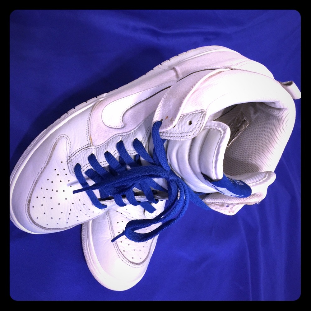 FLASH SALE: Nike Dunks Blue Laced