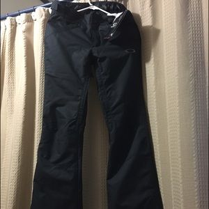 Brand New Oakley snow pants size small