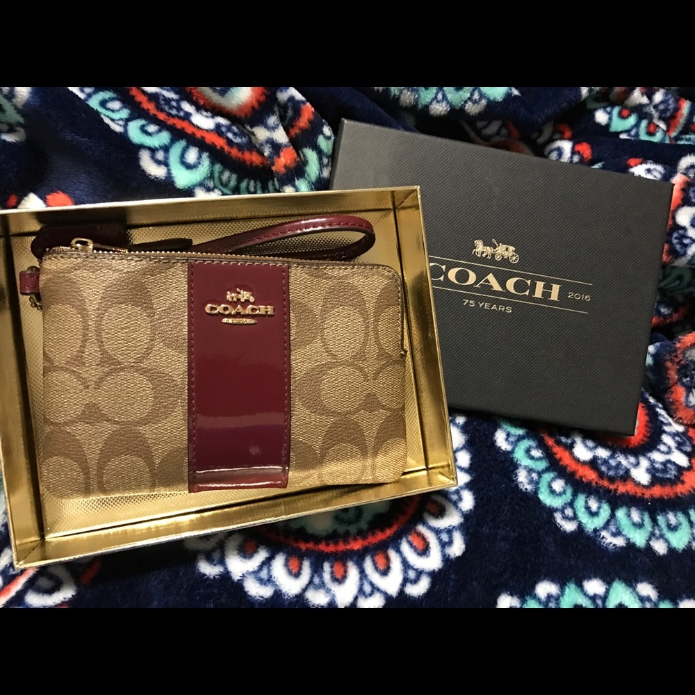 SOLD NWT Coach Leather Wristlet