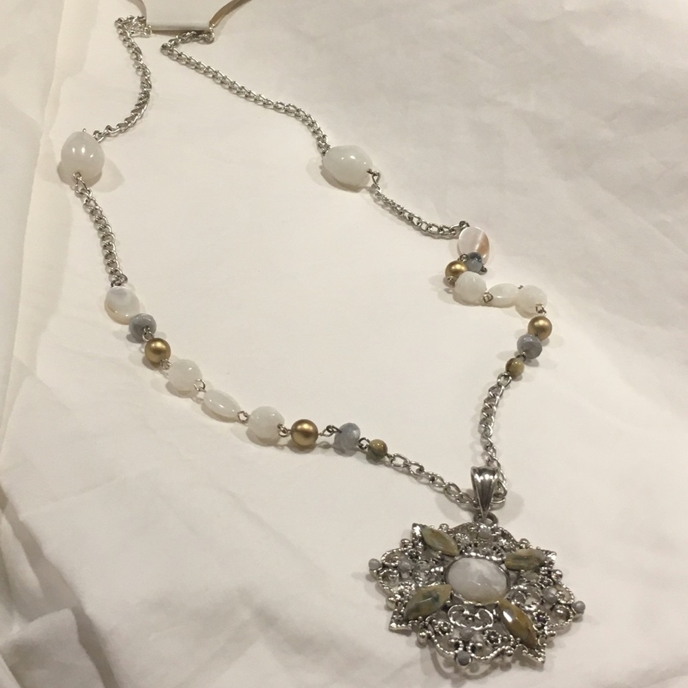 NWT Beautiful Long Necklace