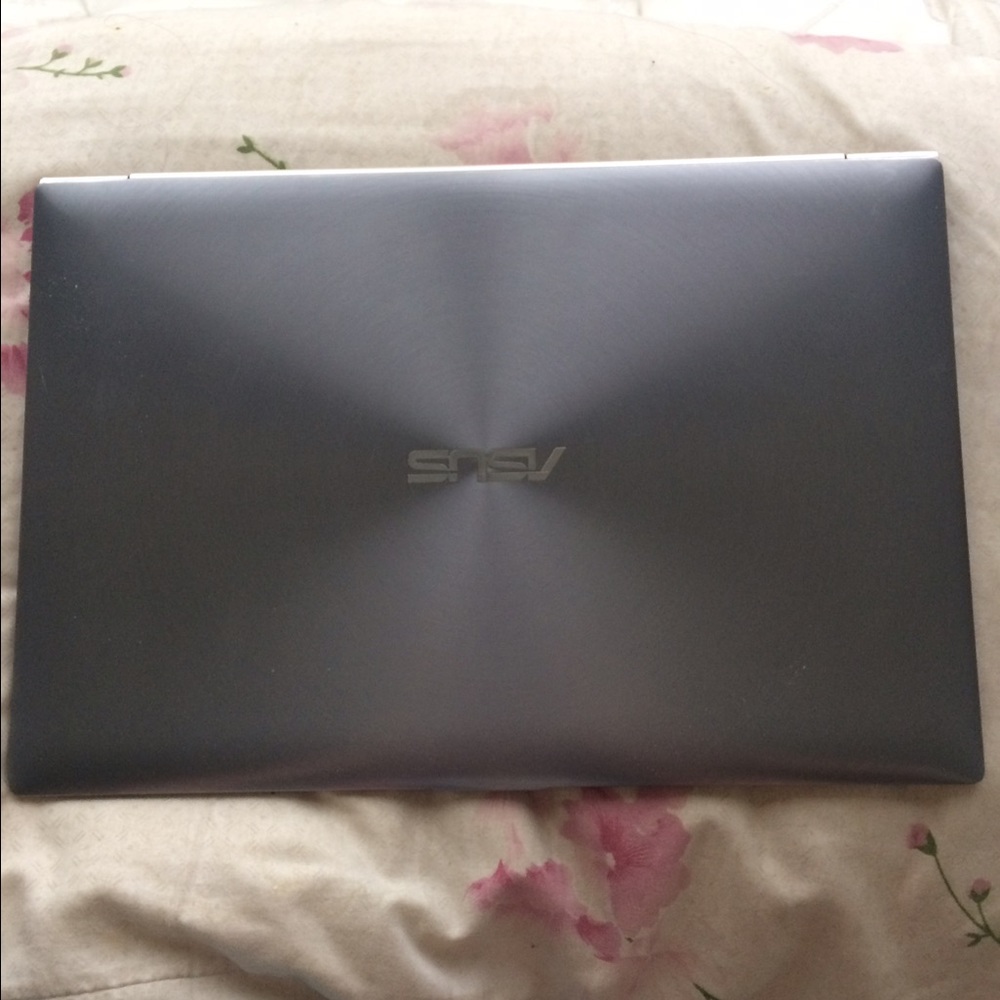 Laptop - Picture 3 of 3