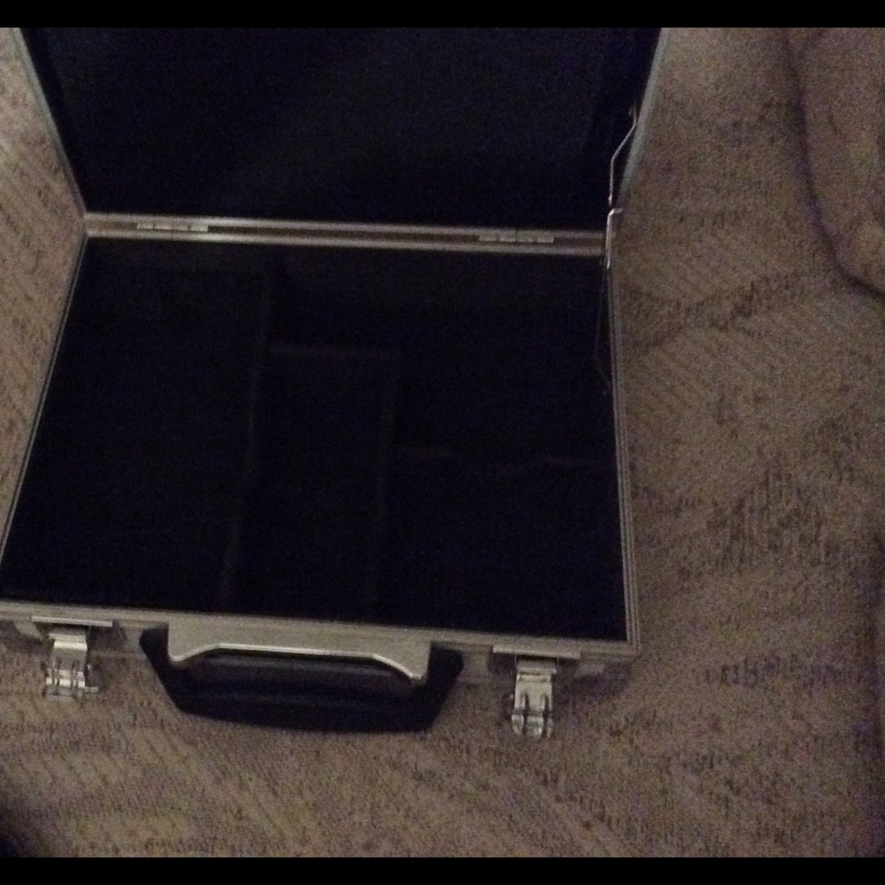 GameStop box - Picture 4 of 4