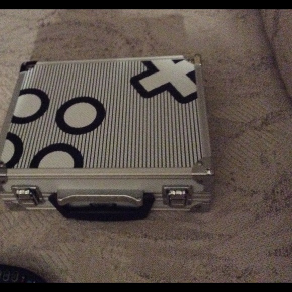 GameStop box - Picture 2 of 4