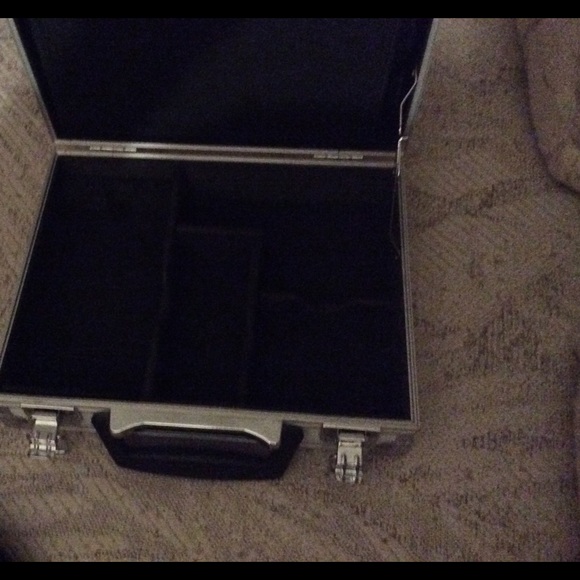 GameStop box - Picture 4 of 4