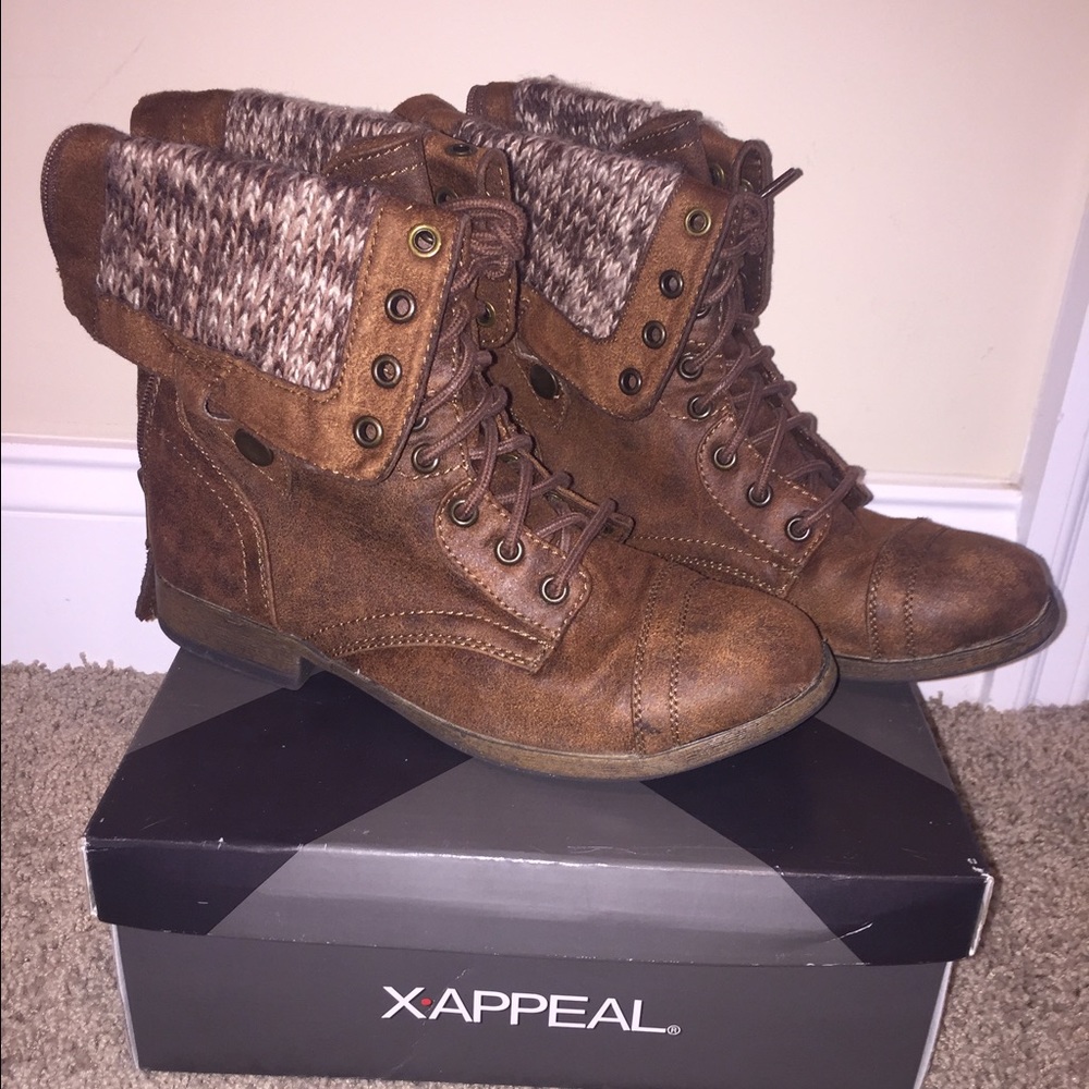 Combat boots