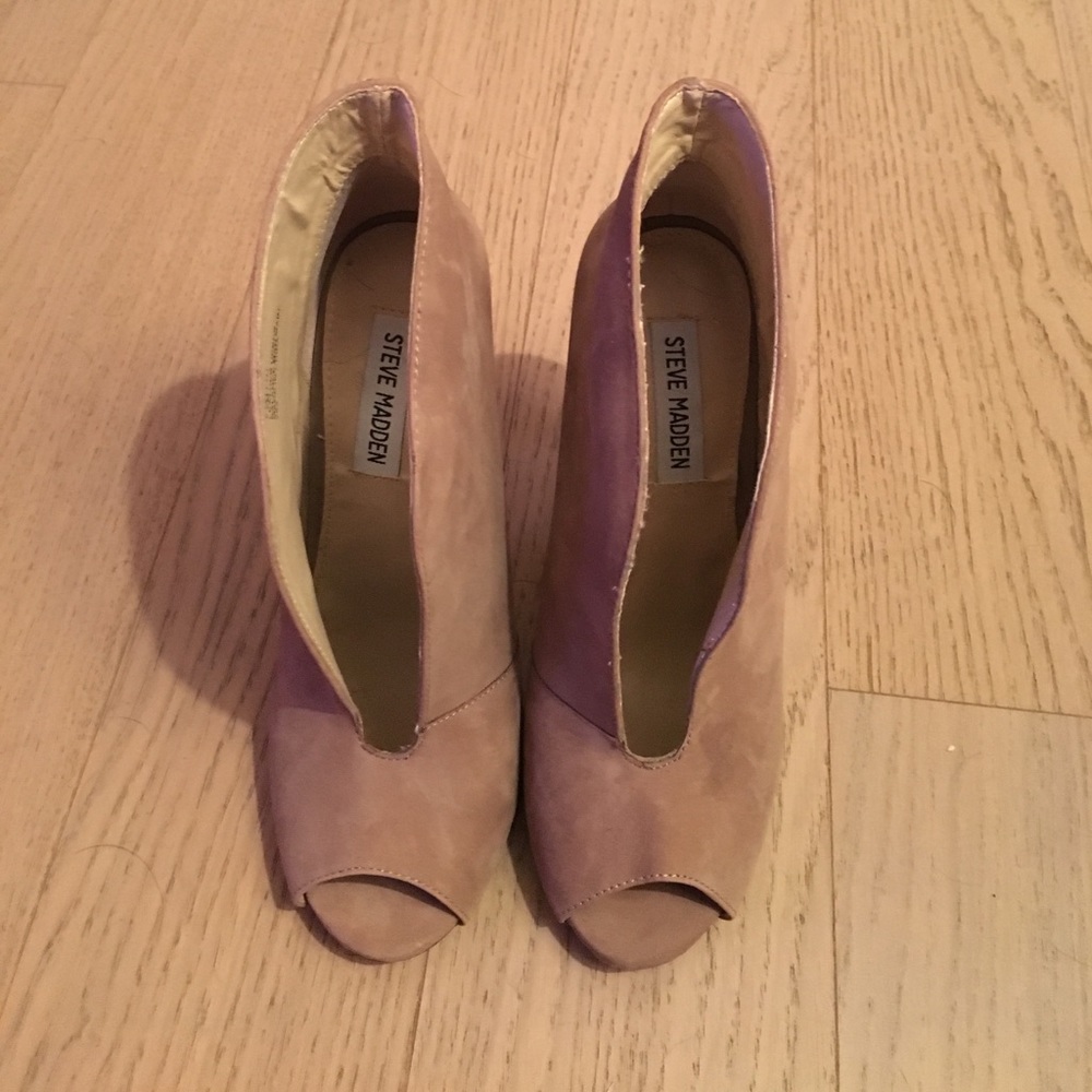 Suede Steve Madden open toe booties