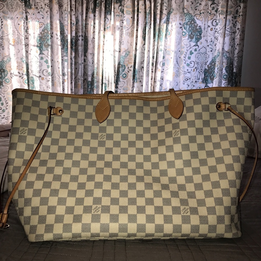 Large purse. Never full.