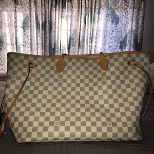 Large purse. Never full.