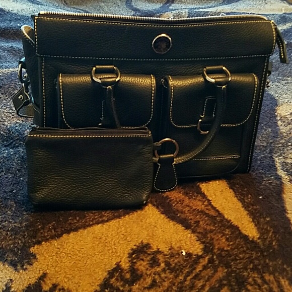 Dooney and Bourke signature Satchel - Picture 5 of 5