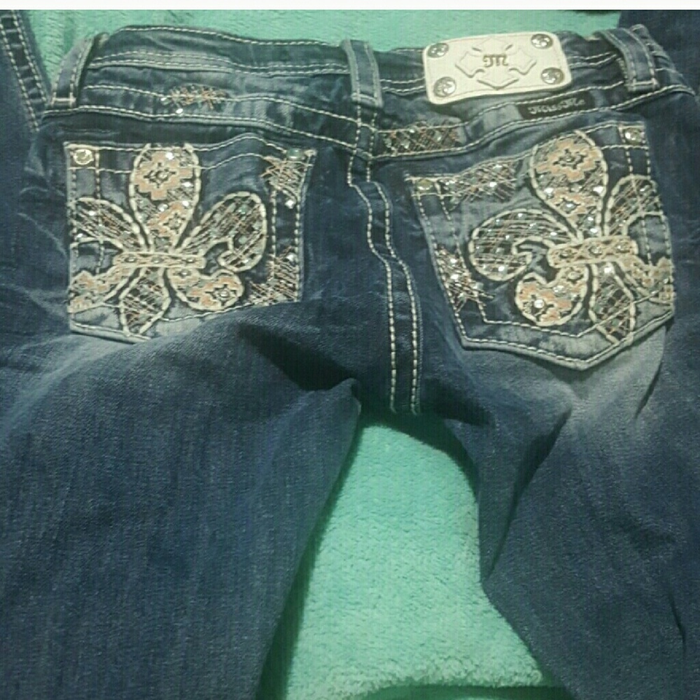 ISO ISO LOOKING FOR THESE JEANS