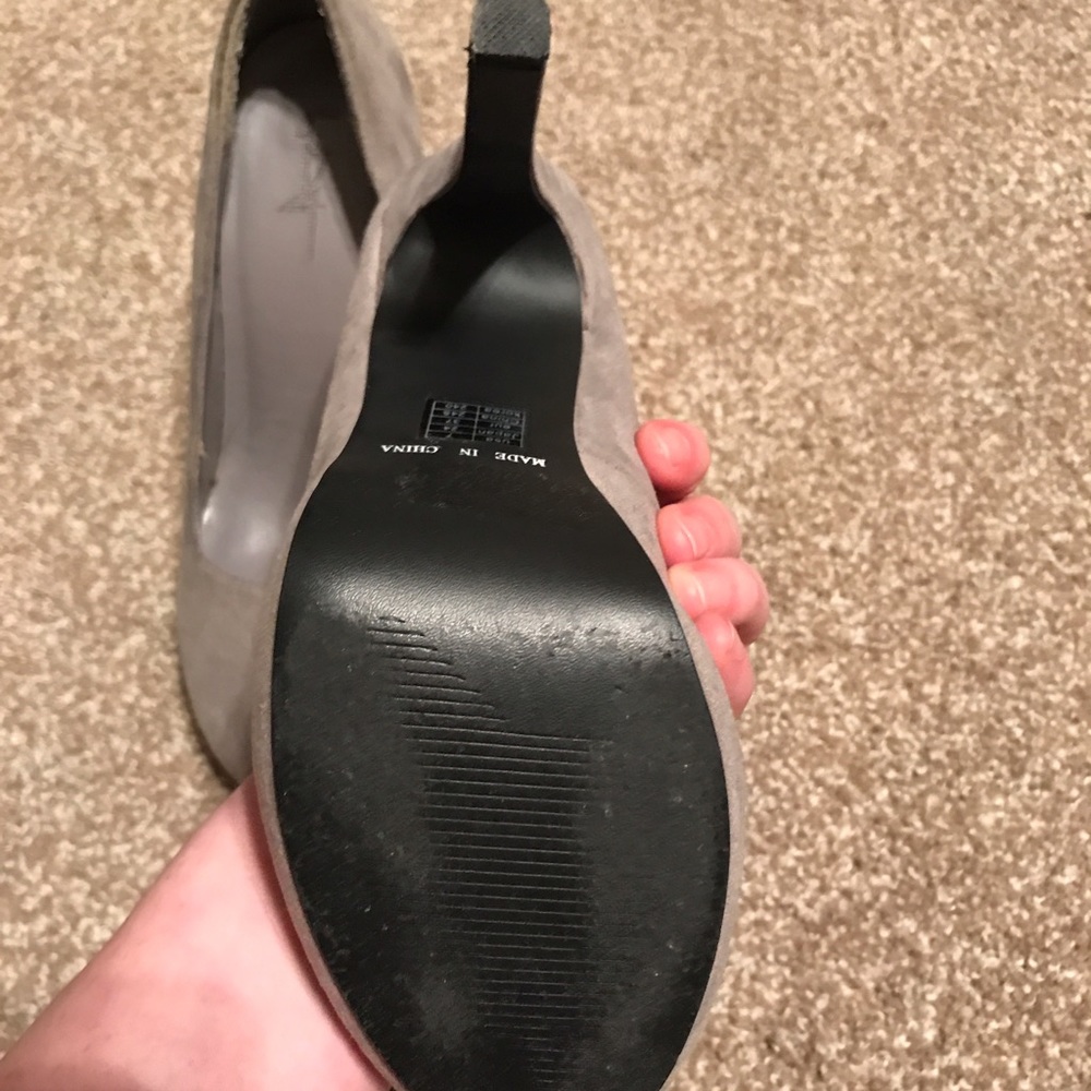 Grey Platform Pumps - Picture 3 of 6