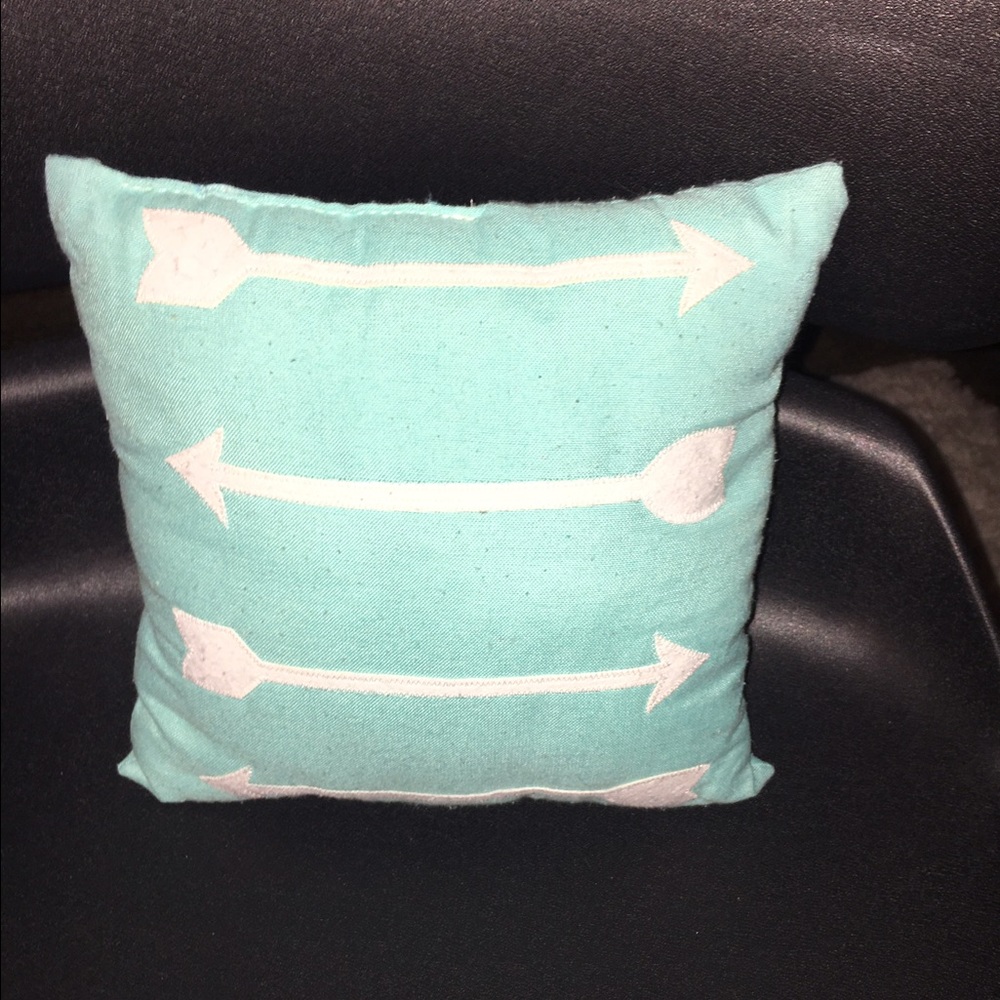 Throw pillow. Small