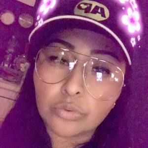 Meet your Posher, Emilia