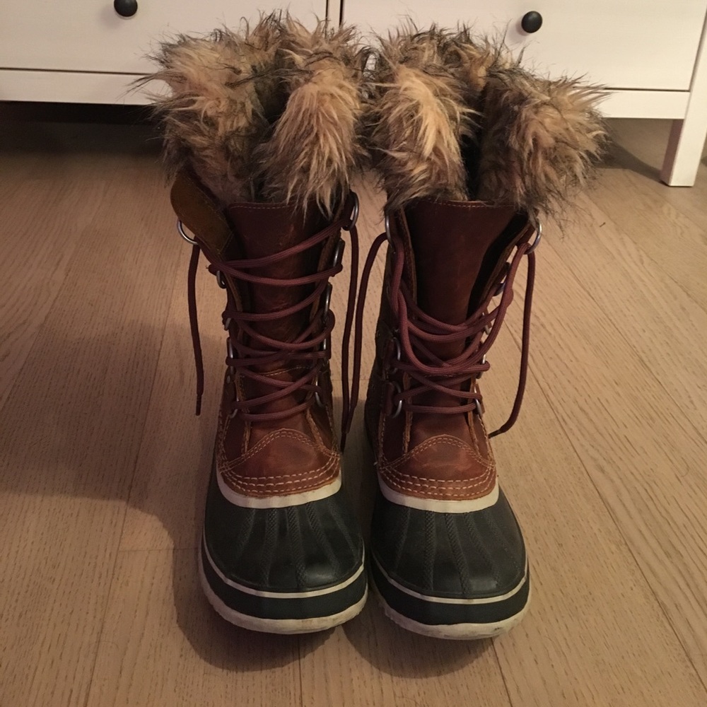 Sorel fur-trimmed high snow boots