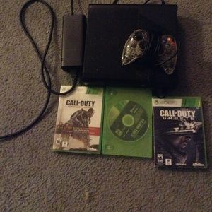 Xbox 360 with three call of duty games,controller
