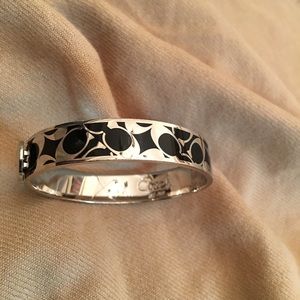 Bangle bracelet
