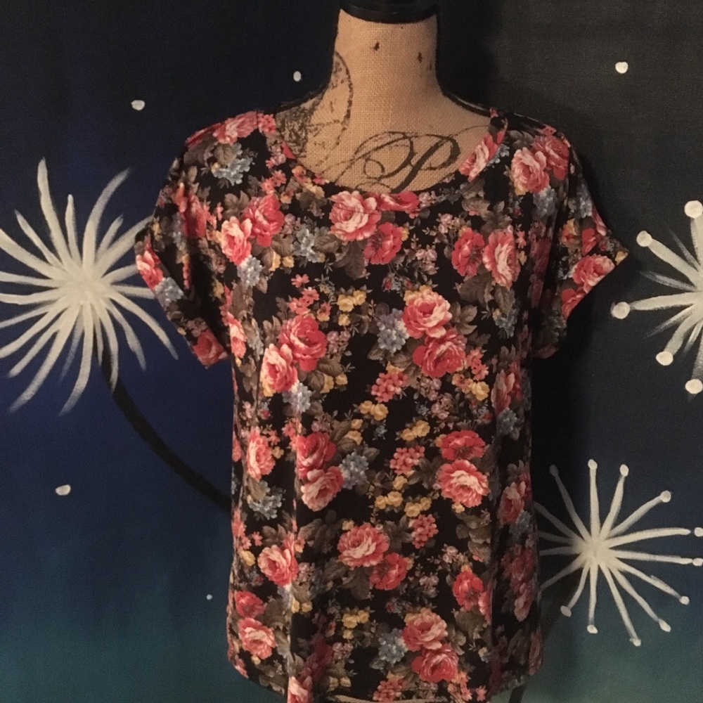Floral print tee shirt