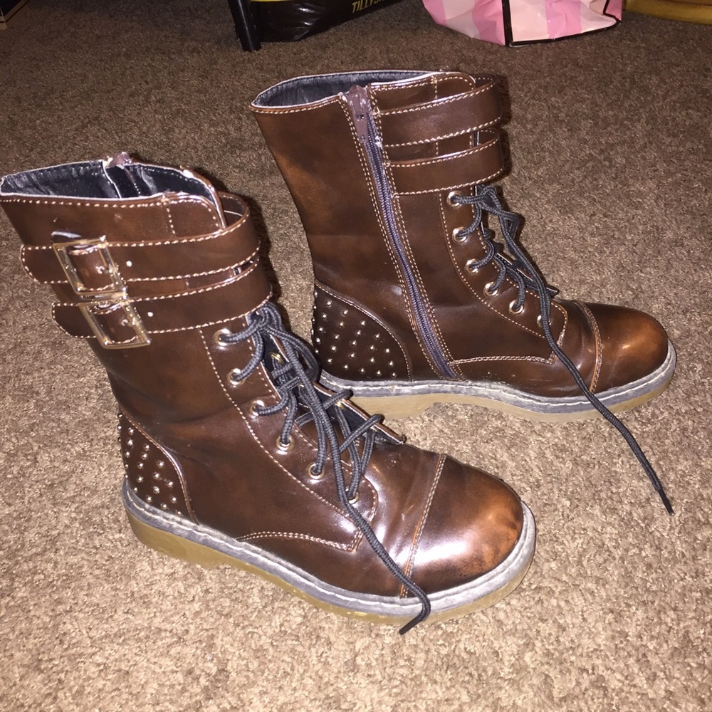 Combat boots