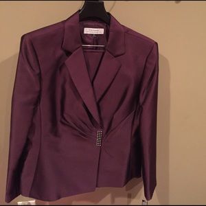 Ladies 2 piece suit