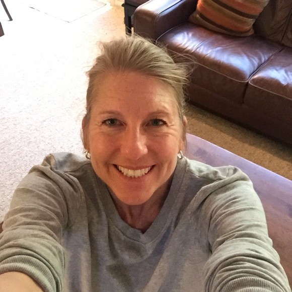 Meet your Posher, Cindy - Picture 1 of 1