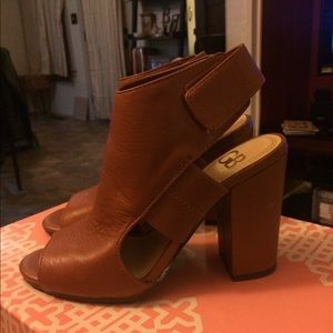 Gianni Bini camel colored sandal bootie