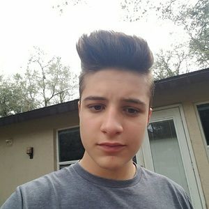 Meet your Posher, Zachary