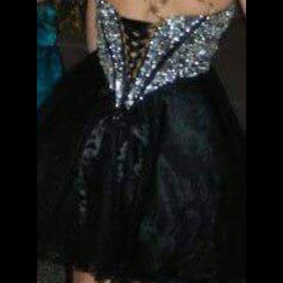 Formal dress - Picture 2 of 2