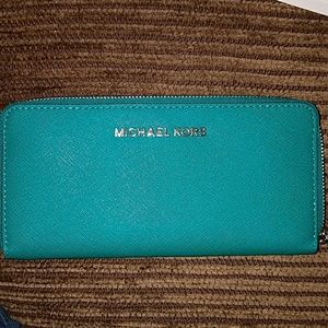 Michael Kors Jet Set Travel Continental wallet..
