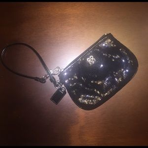 🆕 Sequin Wristlet 🖤