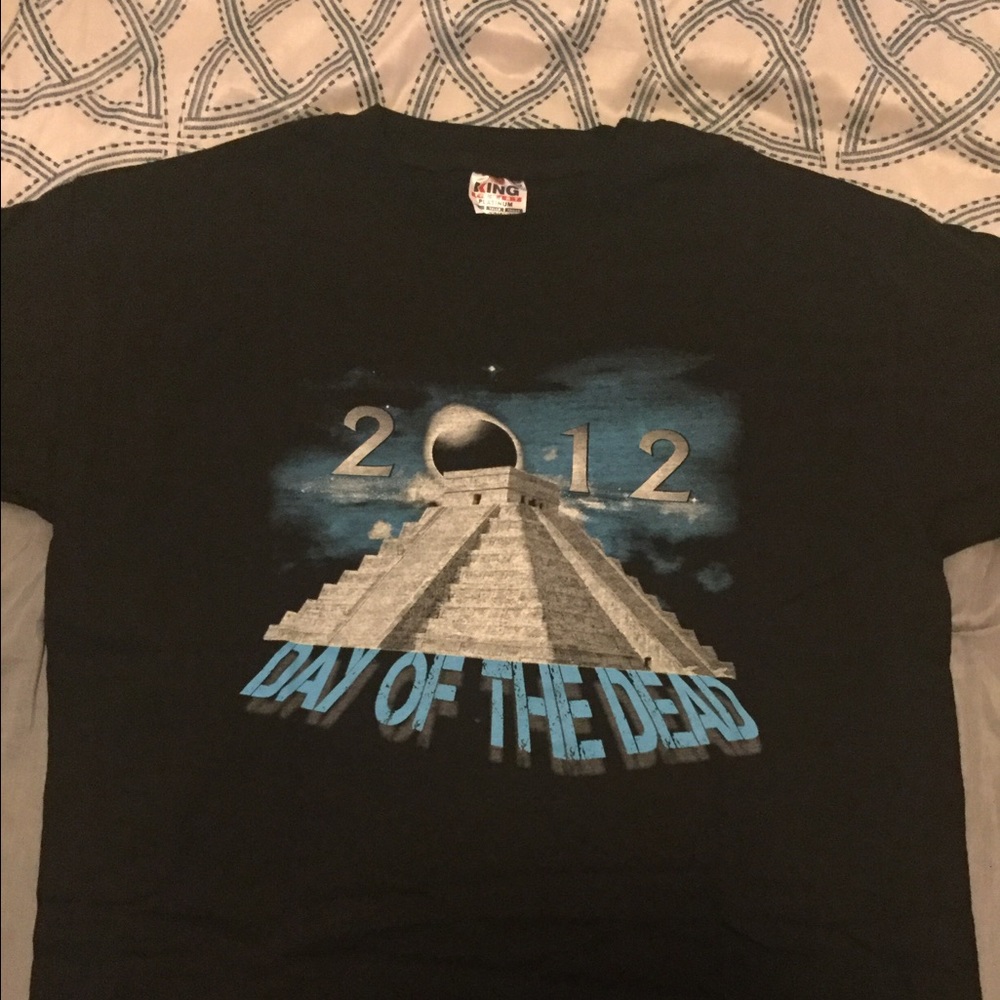 Black T shirt with 2012 logo.