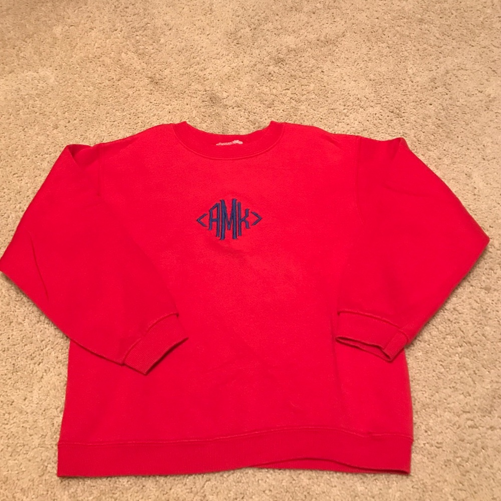 Red monogrammed sweatshirt with initials aMk