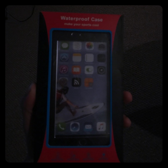 iPhone 7 Plus waterproof case - Picture 1 of 3