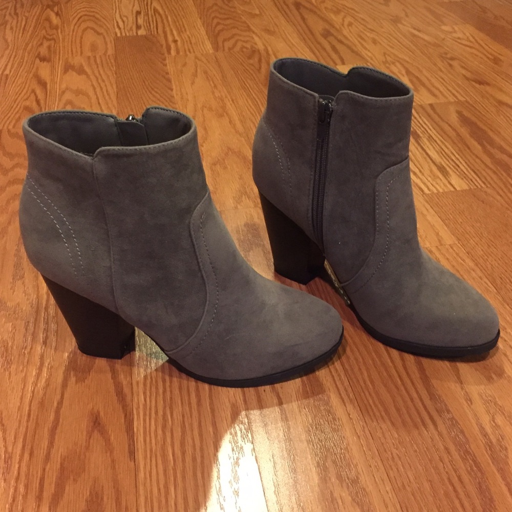 Gray/brown ankle boots
