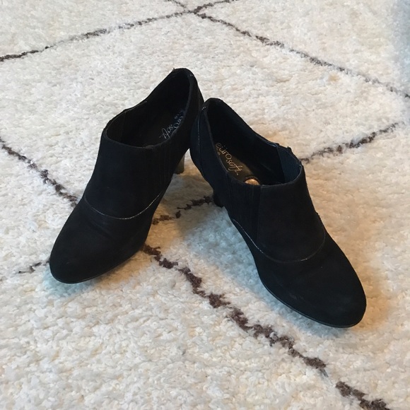 sofft saige suede bootie
