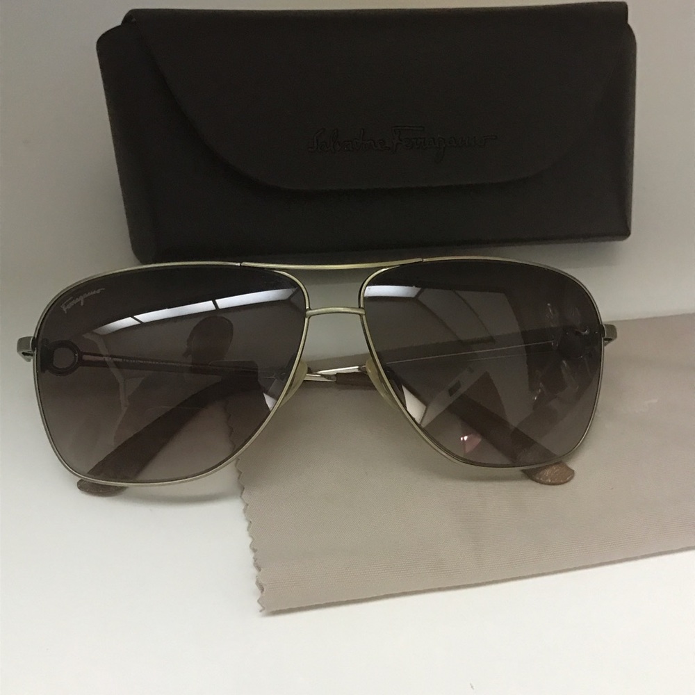 Unisex Salvador Ferragamo aviator sunglasses
