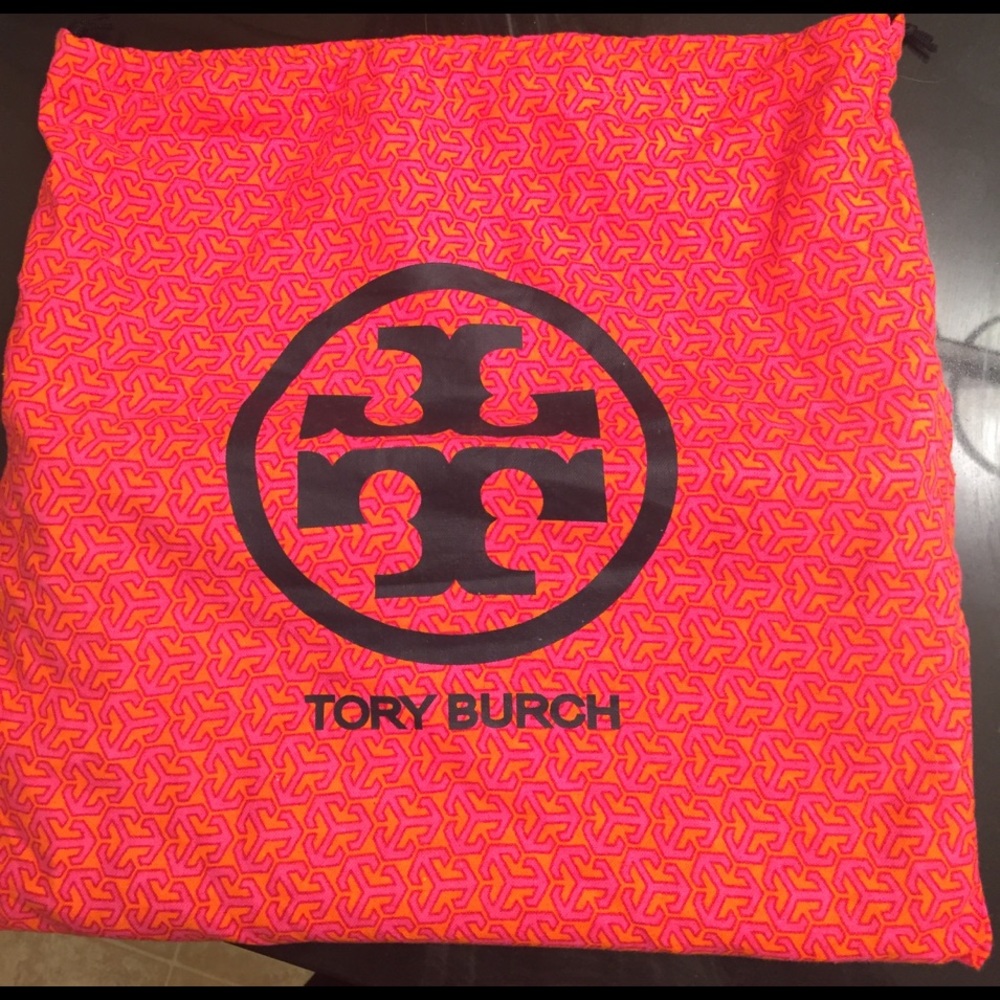 Tory burch reva clutch.