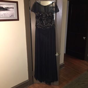 FINAL Sale! NWT Full length Tadashi Shoji gown 14