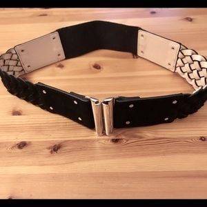 Stretchy black belt with suede braided details