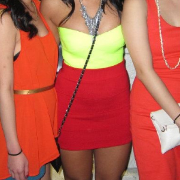 Red bodycon mini party skirt - Picture 2 of 5