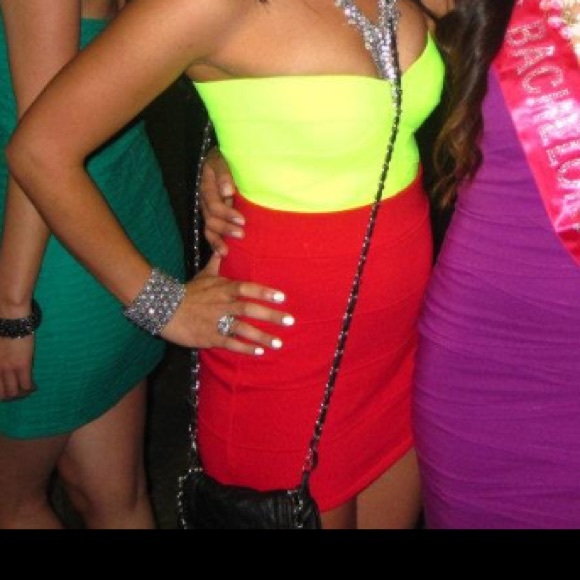 Red bodycon mini party skirt - Picture 4 of 5